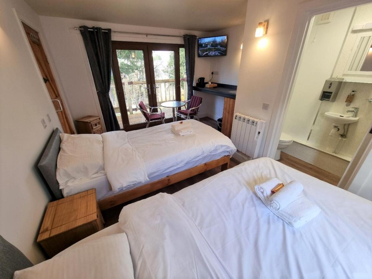 Roy Bridge Hotel Fort William Esterno foto